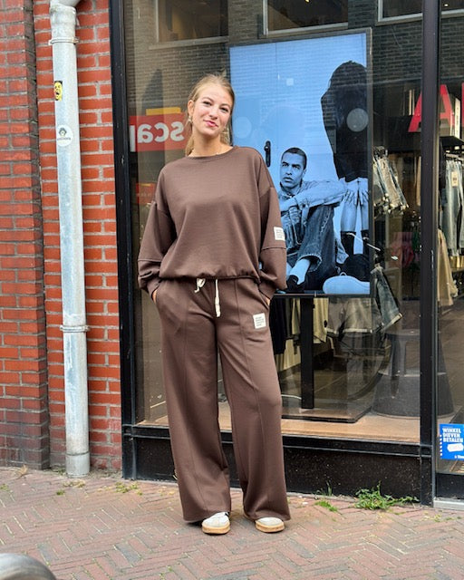 Comfy suit Life Isn't perfect Choco